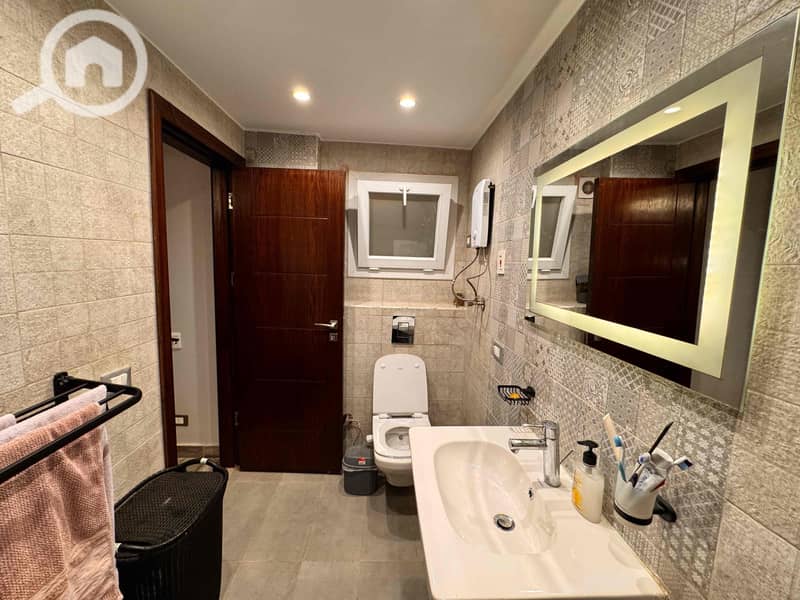 9 5ce68d24-8e9b-4f47-b80f-81da860f6610. jpg