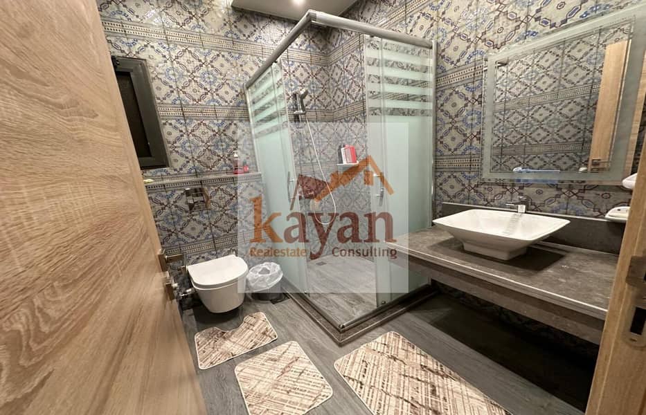 4 5f5add84-b264-4df5-ba18-10e0114adbe6. jpg