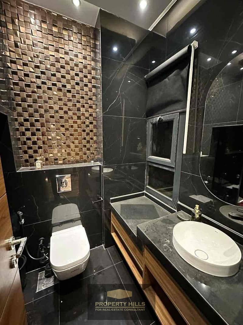 8 9801b828-6e6f-4ed4-8d4d-cd1c04e5f4d4. jpg