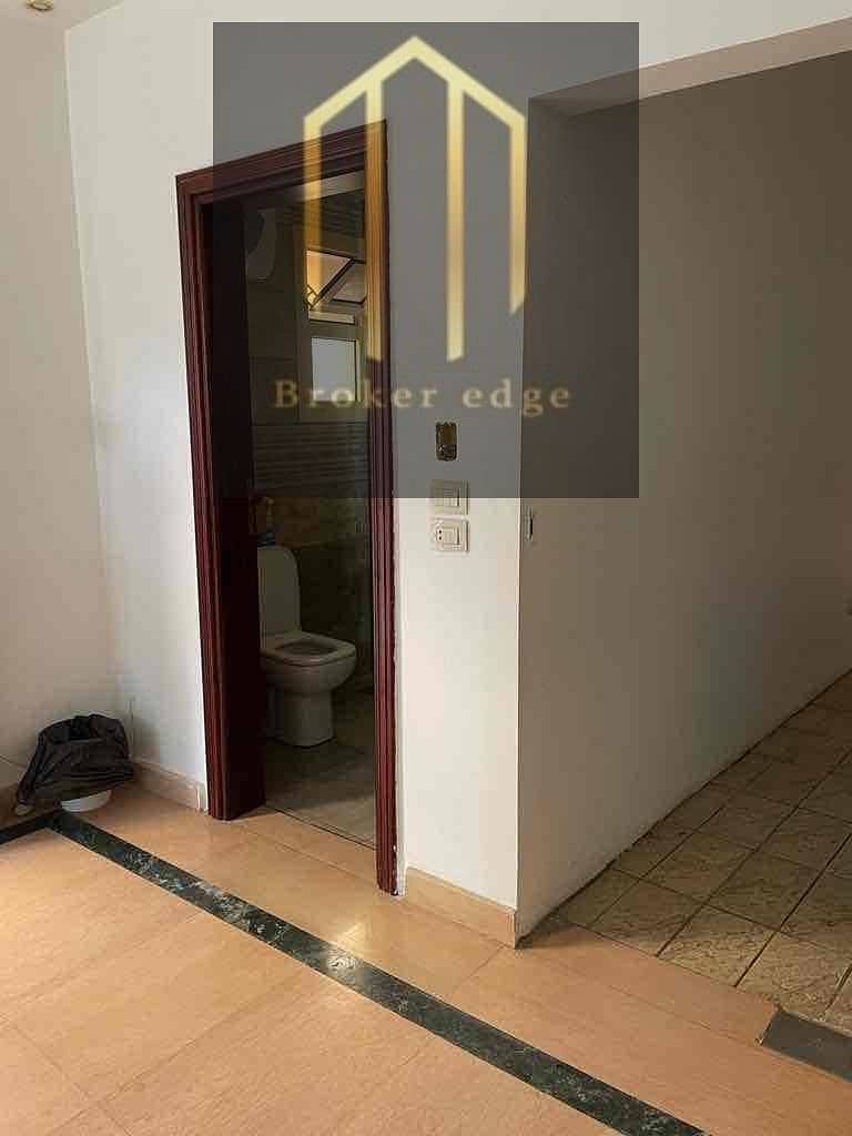 5 046d86f3-20c1-4d72-93ce-eb560859c816. jpg