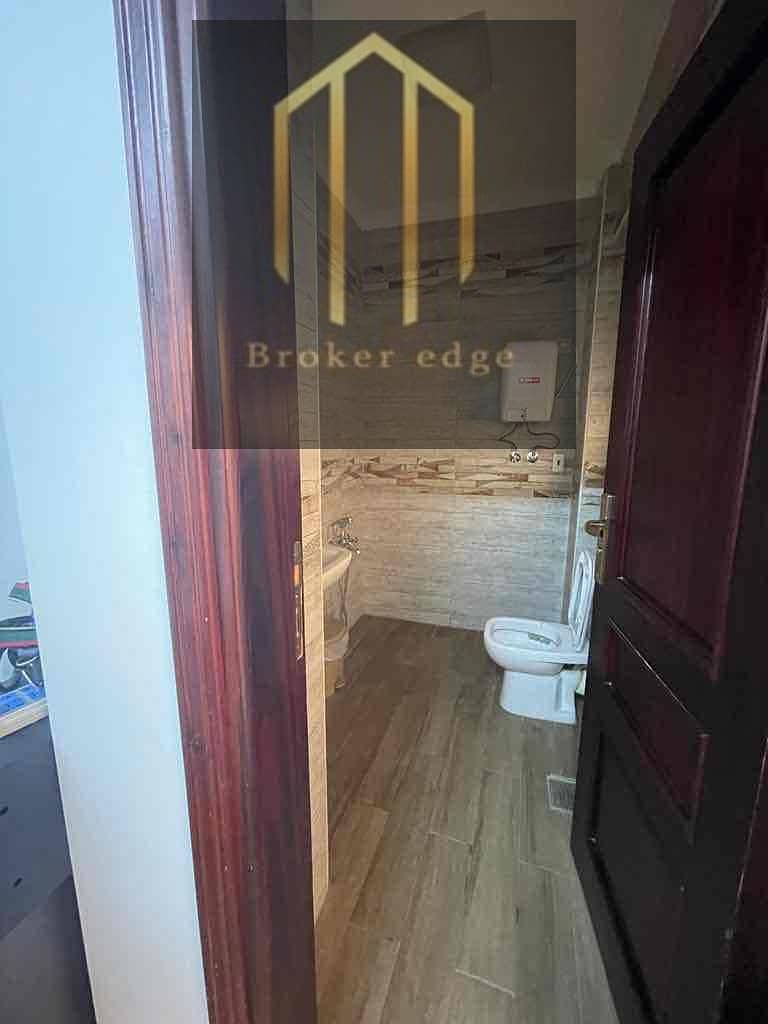 10 5682aad7-2df4-48a2-b000-0aeab70017b9. jpg