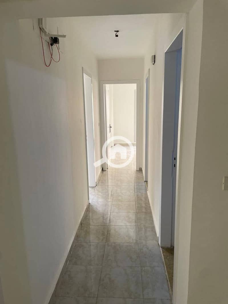 2 b1c0a8e8-5291-42bc-9ec1-bd78ce6054bd. jpg