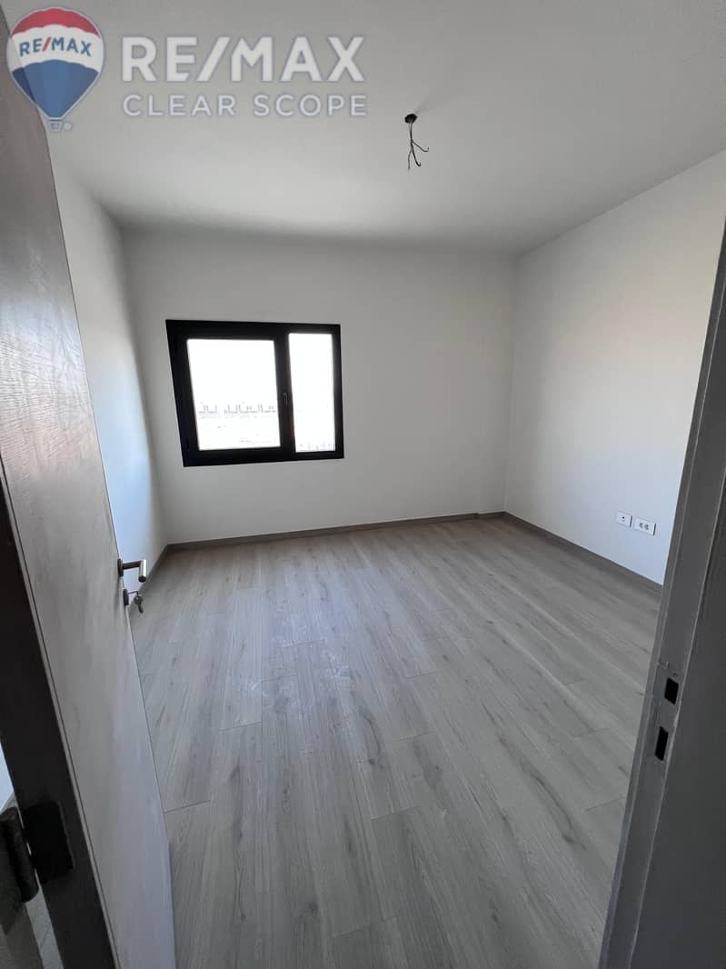 9 372084b0-97f7-4e5d-9b75-42b14d5ecb7e. jpg