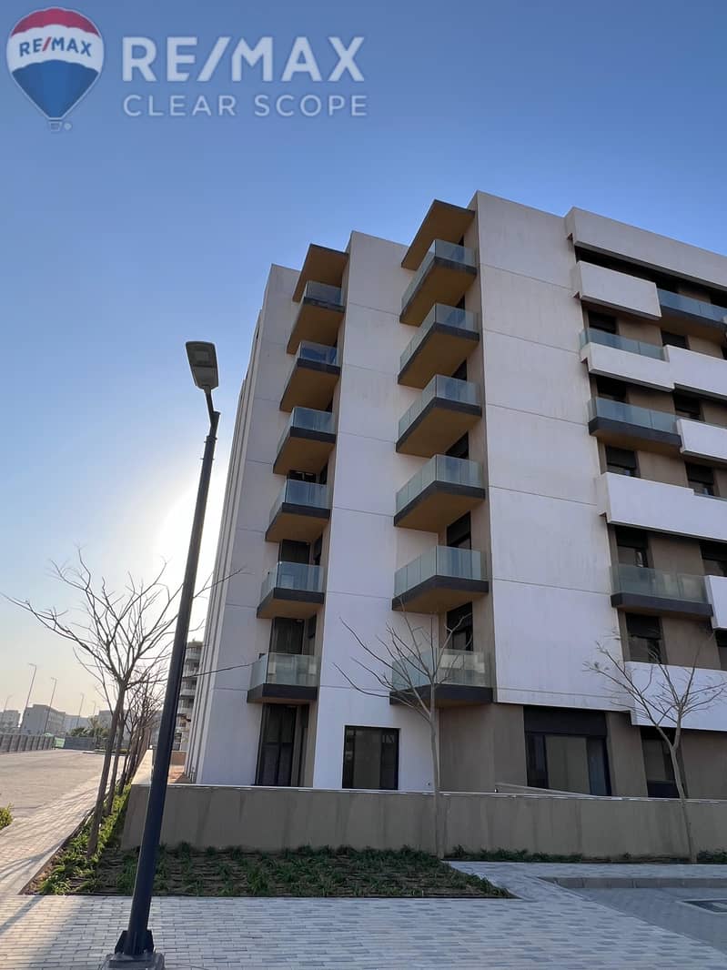 18 f8863843-9484-4d35-8c49-9c3b788c3db0. jpg