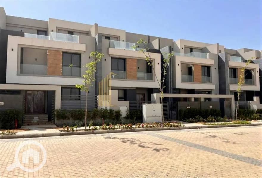 2 067b5dca-0f72-4c99-8244-4ffda8d2f7fd. jpg