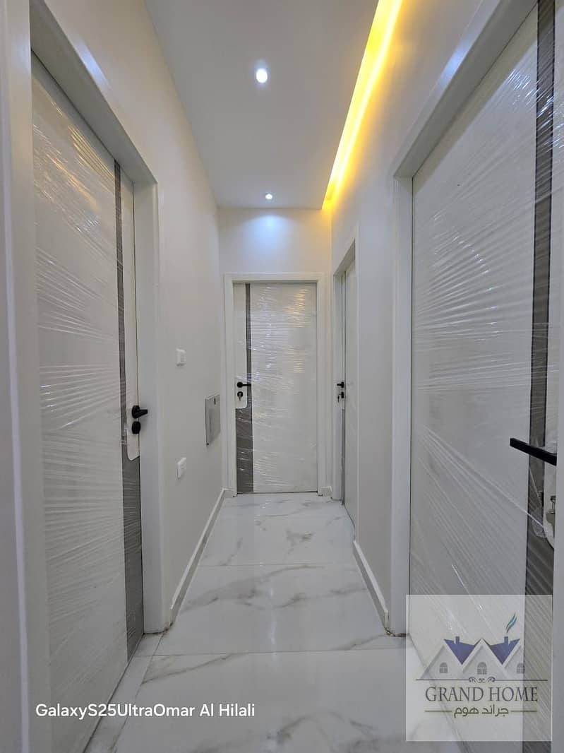 10 e828f5ca-8a1c-4d80-8d54-1b4a6d7a444d. jpg