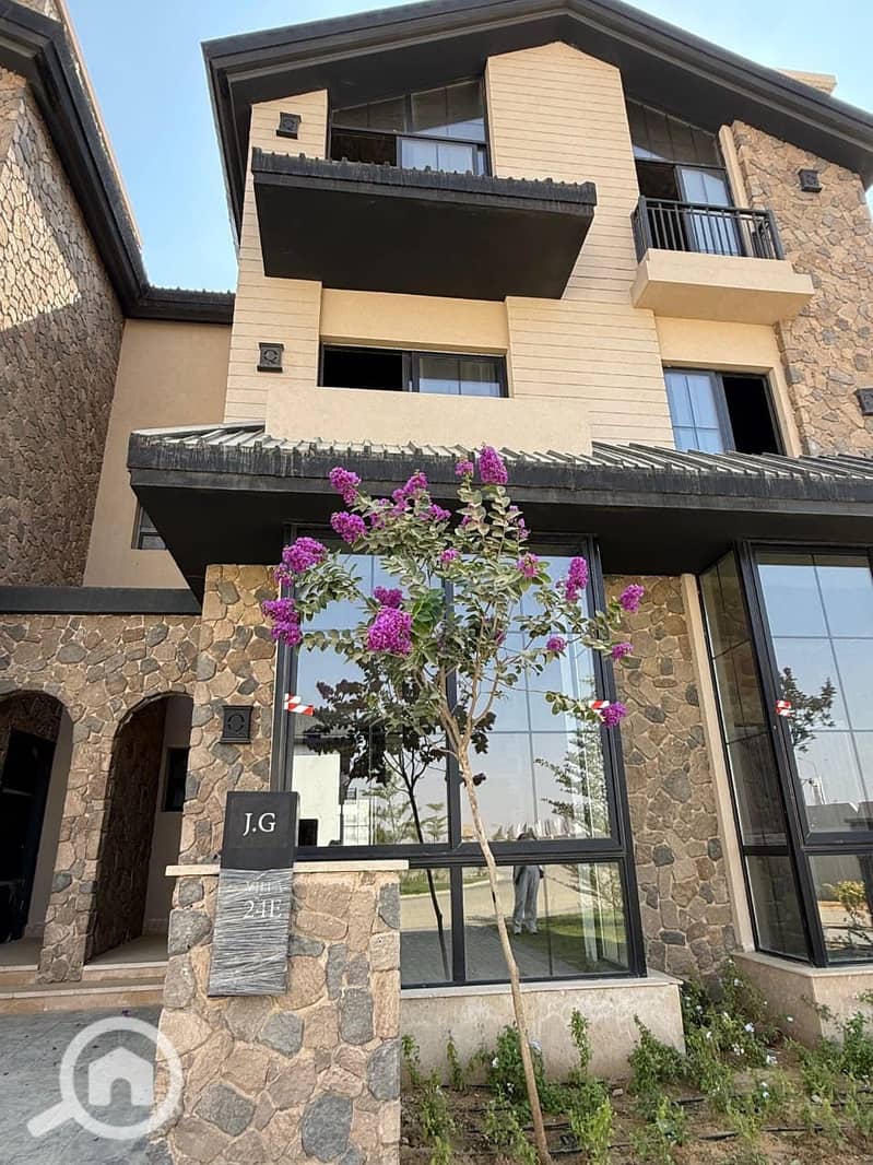 4 8b09c172-6720-4c4b-bc80-79609b4d1ab7. jpeg