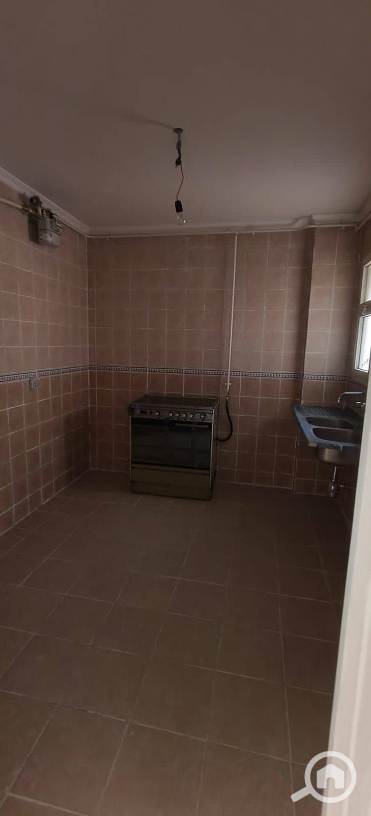 4 8e58f205-90e5-42cc-abe7-65b8d6ea4bee. jpg