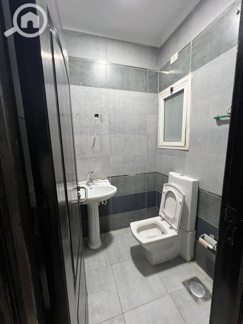 11 4fc5b980-215c-4de1-87f8-41c9de95cc45. jpg