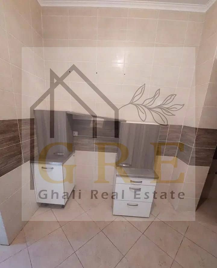 4 8a0444f5-e8b6-4ee6-81f7-922943b68b42. jpg