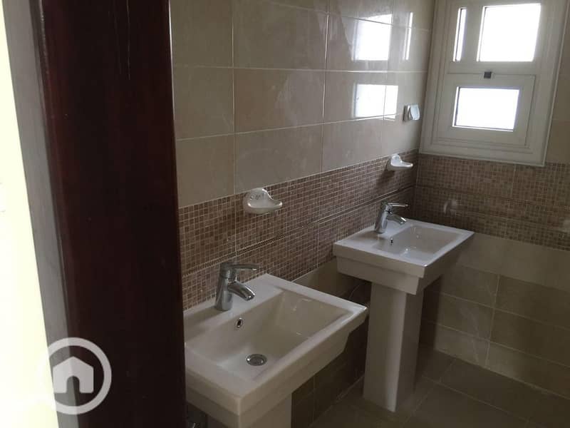 9 16d2fcc7-e270-4e9f-a9db-c75c1c94e527. jpg