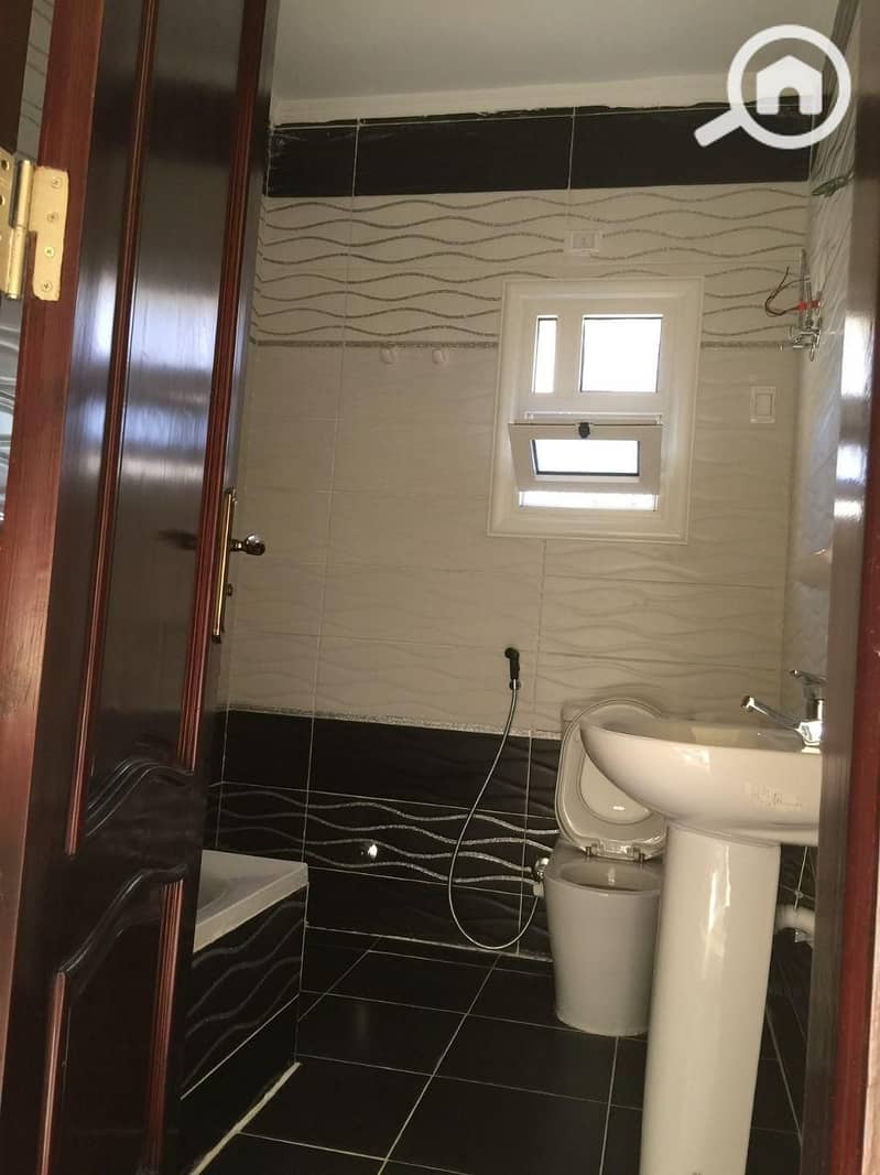 21 ee2da5f9-e513-463b-914a-3f19ba42bd95. jpg