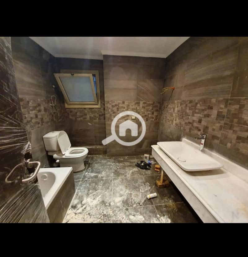 15 e018a027-1912-4fc4-aaed-13397f4f1020. jpg