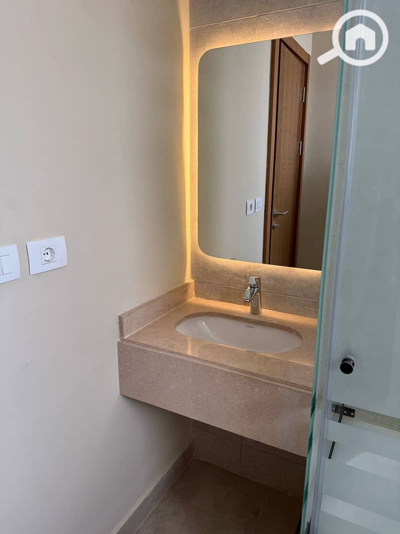 6 c59dd608-5978-4017-b362-47eb3803aae3. jpeg