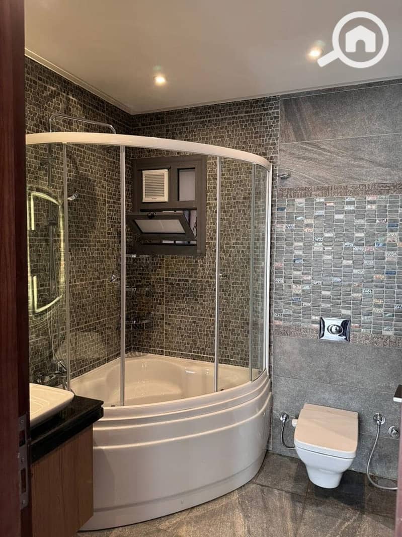 4 3e7b6ea4-e5e9-4940-a833-95267a1eaf6a. jpg