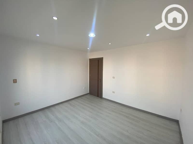 4 5c8eb0db-cdd7-425c-8b9a-fae042de8ca7. jpg