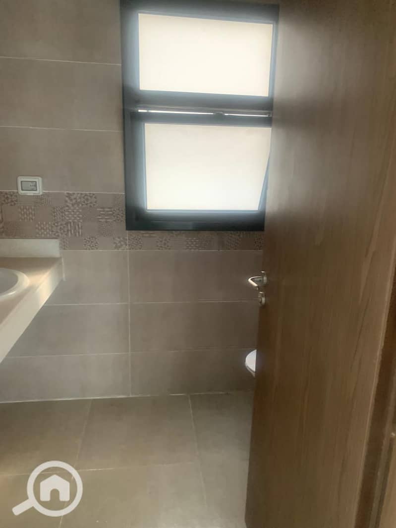 2 7a55452b-8c41-4420-a836-e2a91d5b4809. jpg