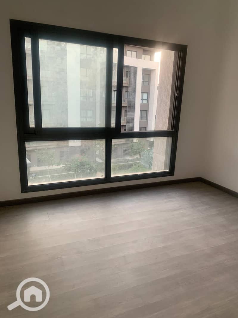 4 694e6744-92d2-496e-8151-6a23eb925699. jpg