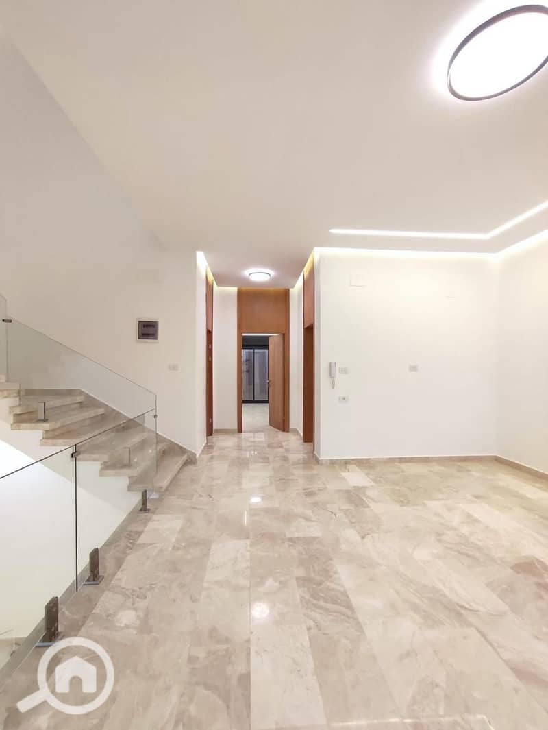 2 6c05f54f-5383-4846-ad7e-b2511e72e6e7. jpeg