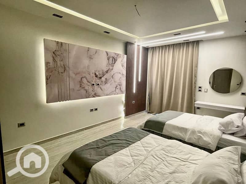 12 e9d48c1d-c4c0-44fa-80c4-8d60e7cb9000. jpg