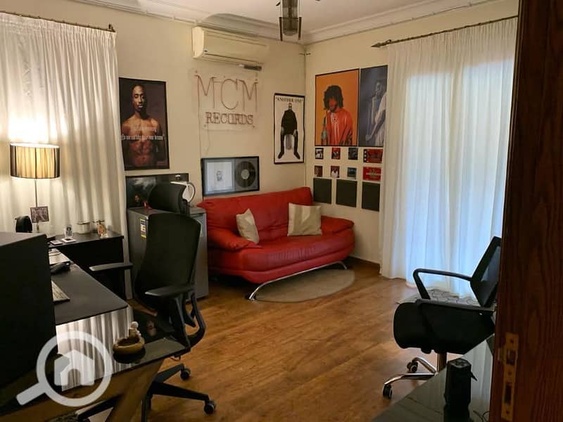 2 18251a36-ca76-4a41-8e67-7b9b242d891a. jpeg