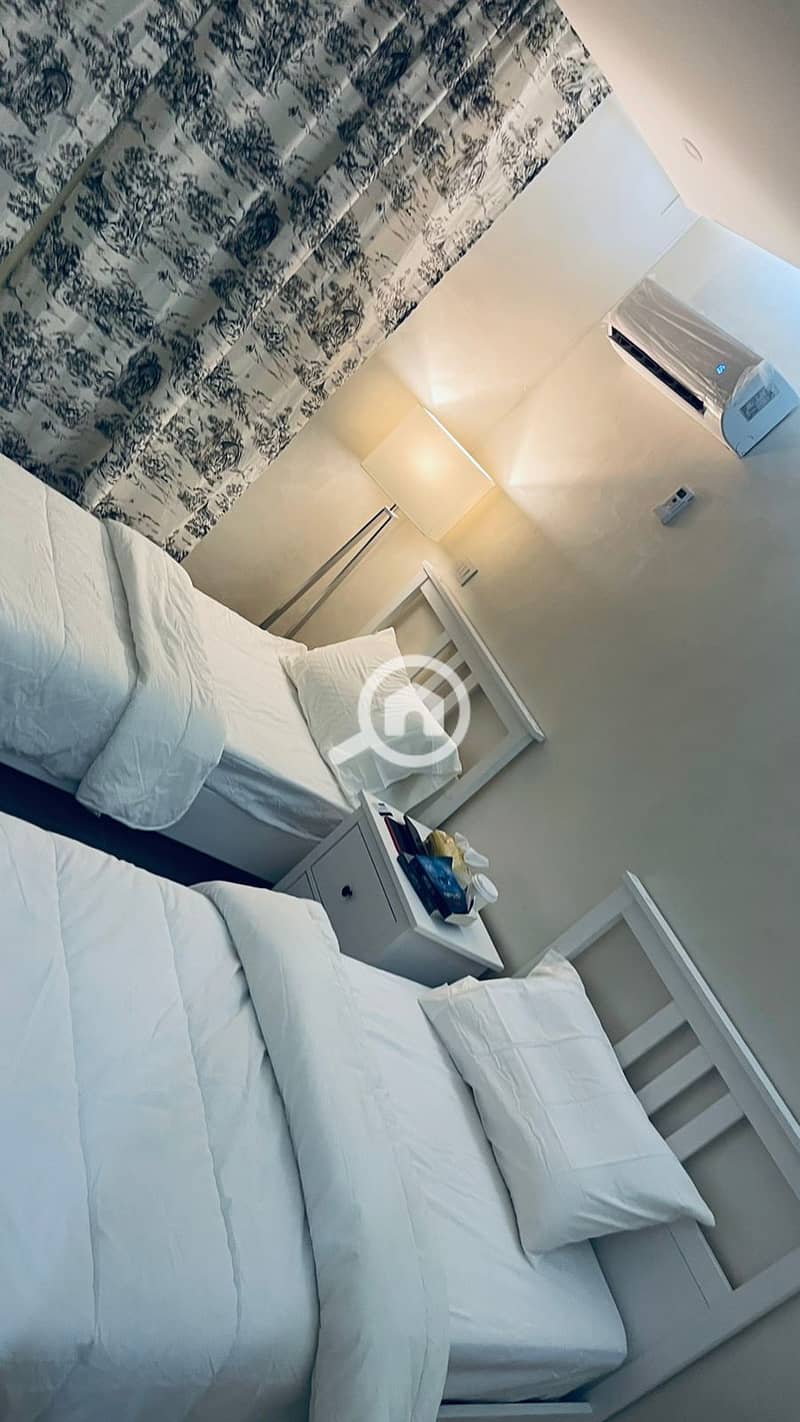 7 8b8c8576-70eb-46df-82db-232d1bed3471. jpeg