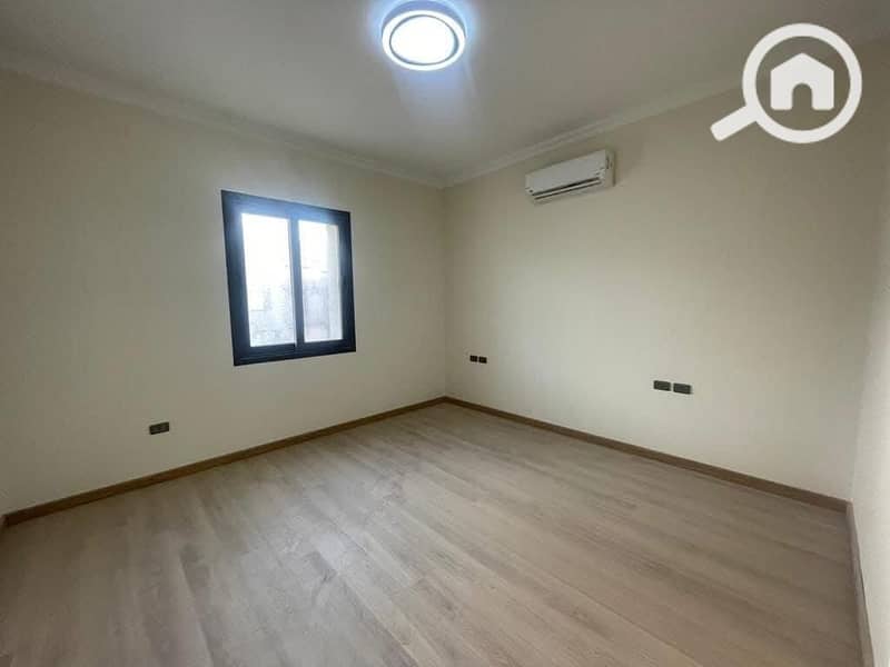 4 8bdb901d-ddb7-456c-b030-feaf5dca25f8. jpg