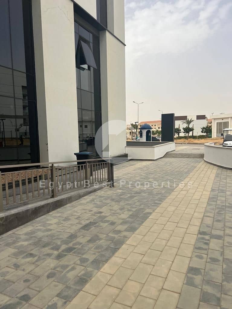 10 b2a93a8b-67a3-49a0-9eb8-4df46787875f. jpeg