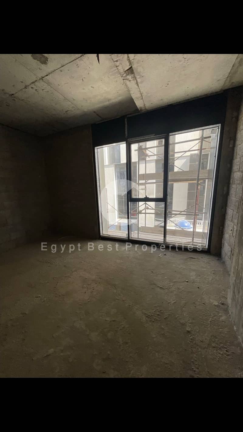 12 e073bd39-504c-4edf-95ee-d330e63e045c. jpeg