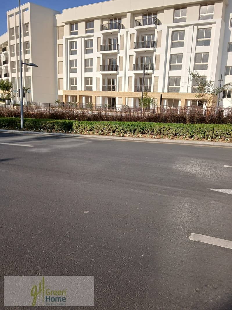 12 e8be10e4-9c18-41fe-b079-7cb1af228b93. jpg