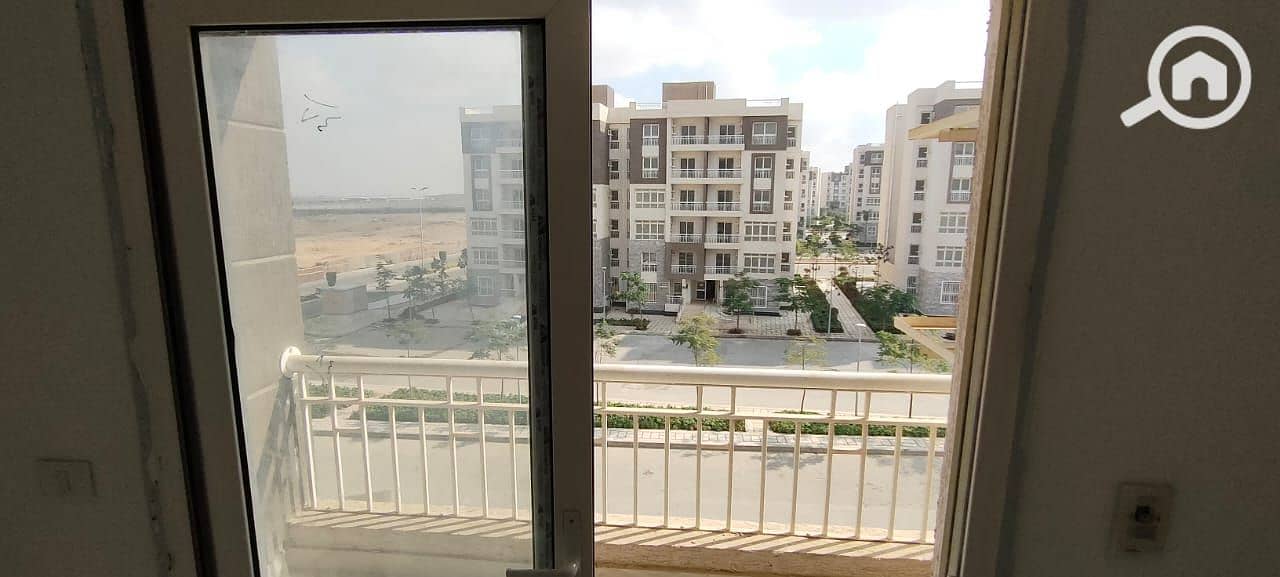 8 533e9044-227c-43da-8d55-c86f43e38956. jpg