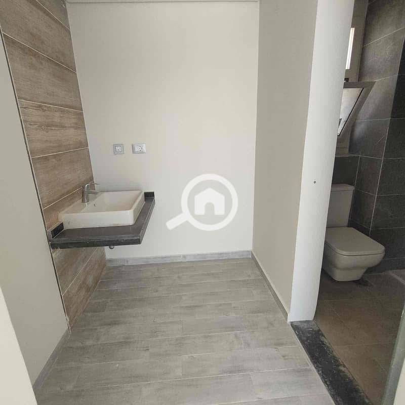 18 713a5a22-47bd-4b50-b3f7-4e99fae60777. jpg