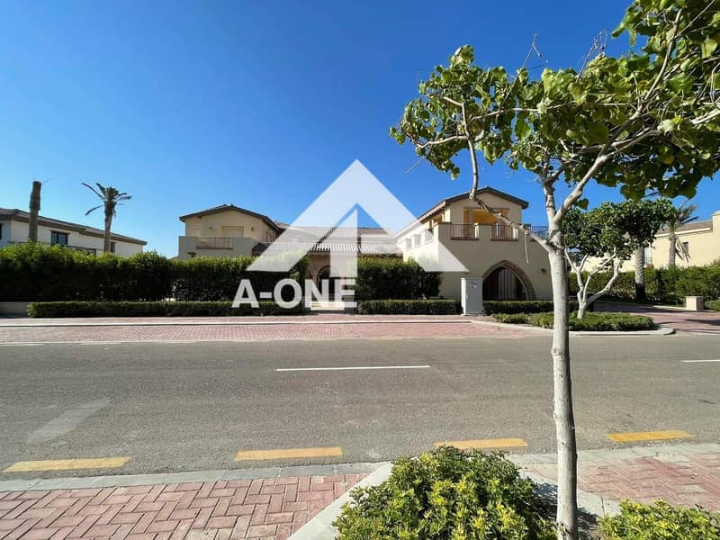 2 dbef8557-259f-4118-ba7f-75e4366c6007. jpg