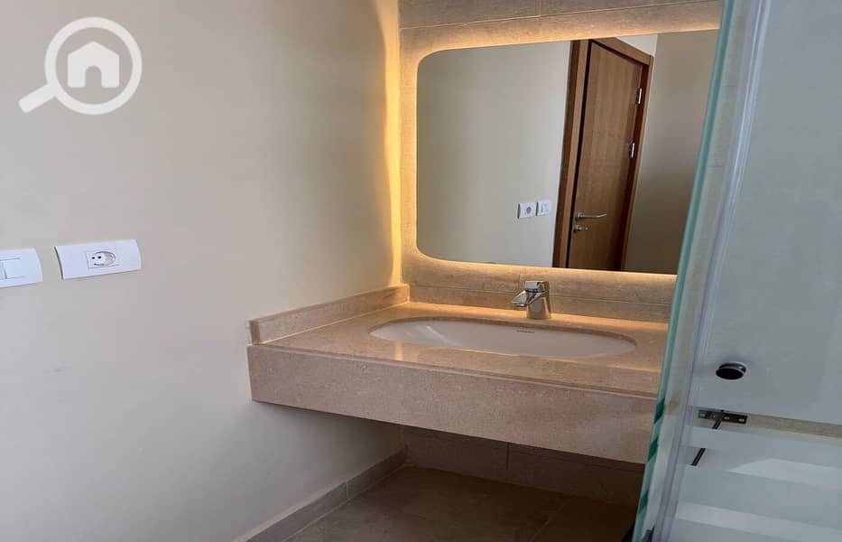 6 4f30ce5d-acc5-4d3a-bbd7-06d8f7d871d1. jpg