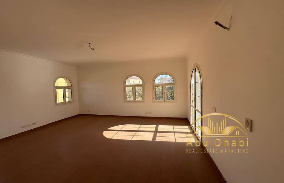 4 80b37d1f-4569-4769-aeae-d36d274dd039. jpg