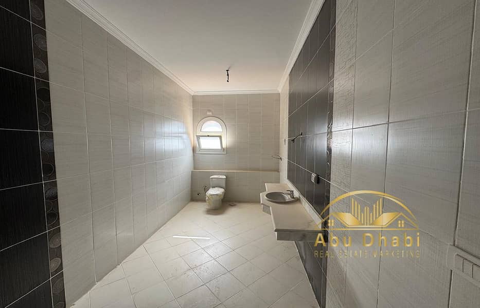 10 d3c649cc-6c61-4e07-8f49-ffd62c137ea0. jpg