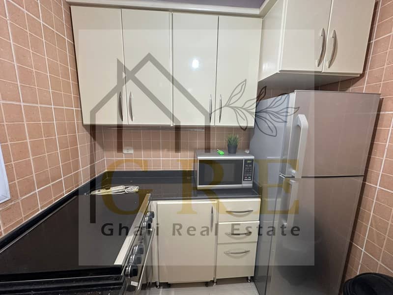 12 b87176de-39d8-4253-b423-a2a19663c32d. jpg