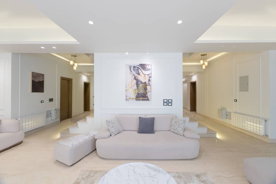 9 IMG_8011-Edit. jpg