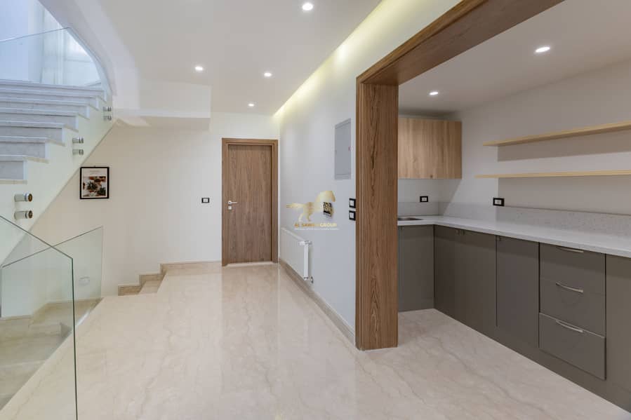 27 IMG_8104-Edit. jpg