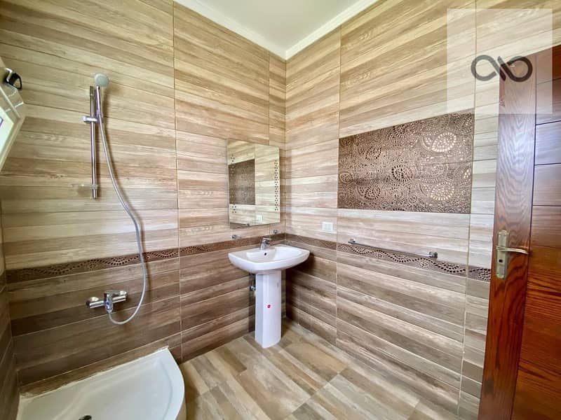 33 WhatsApp Image 2025-12-07 at 2.19. 26 PM (3). jpeg