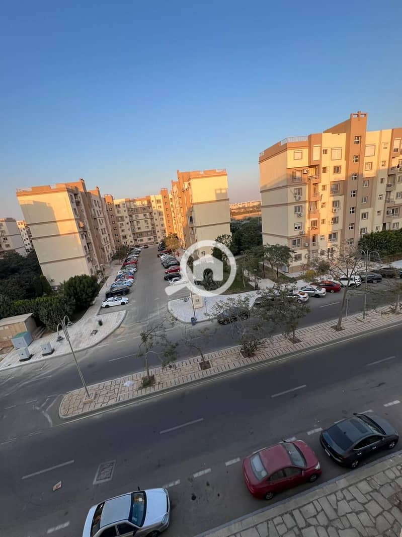 4 b1e835f2-c404-4d04-93fa-853e8a8a4e17. jpg