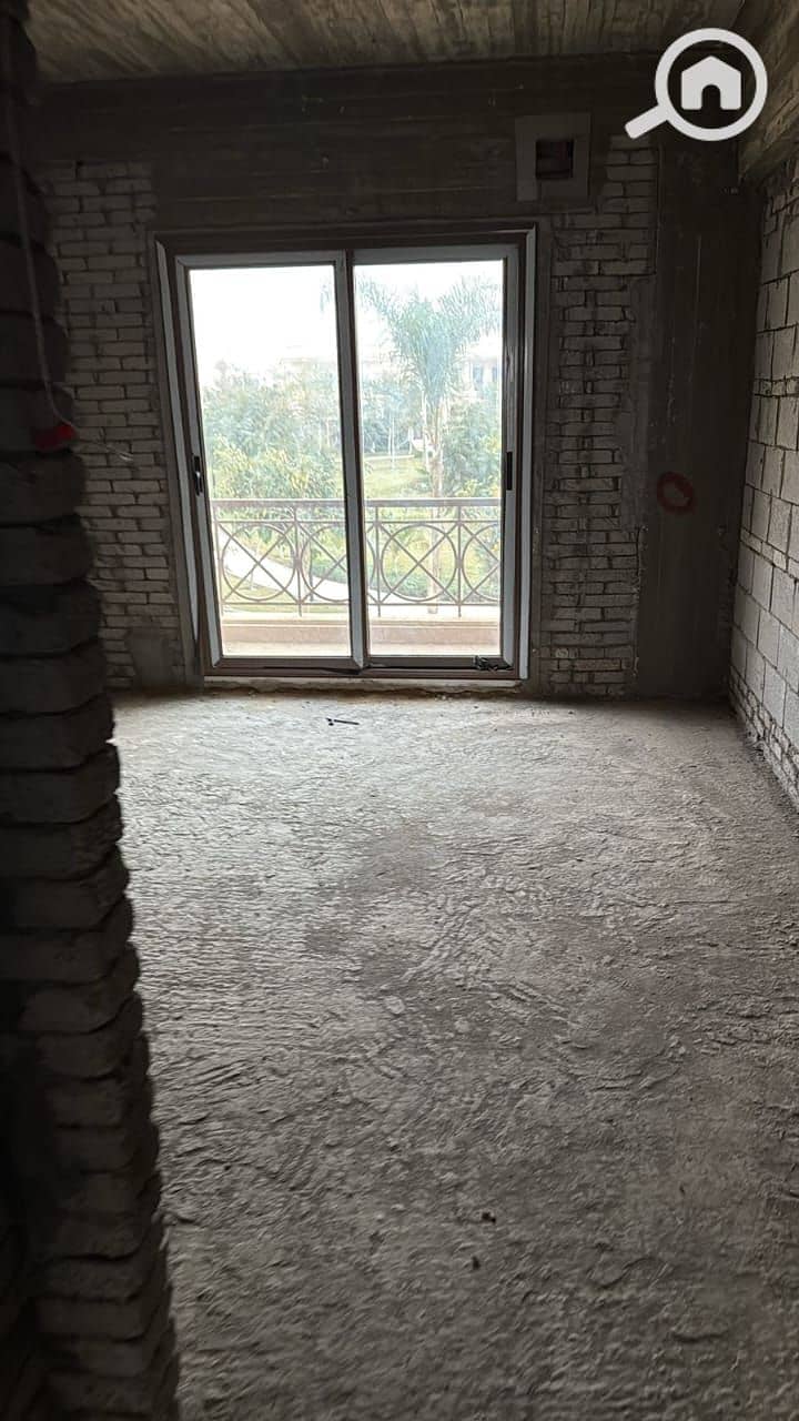 8 f235ad64-9e15-42e0-a0a6-a7055abe0392. jpg