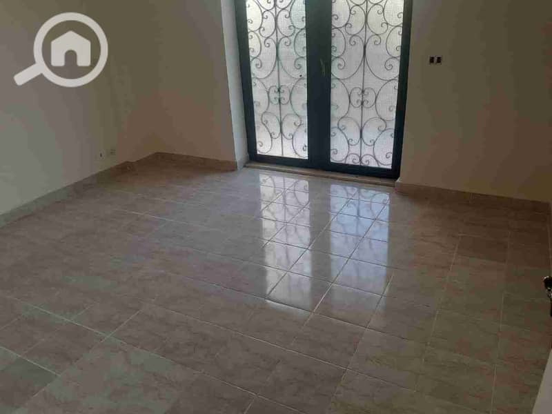 1000774920. jpg 1000774920. jpg