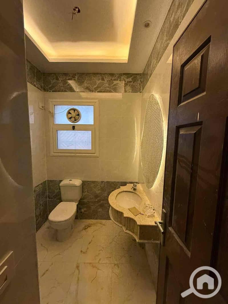 8 b54a2b92-93d6-45d6-9520-df0723447658. jpg