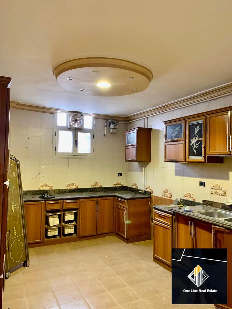 12 49e0bce2-ade5-43a1-974f-603c706e5b69. jpeg