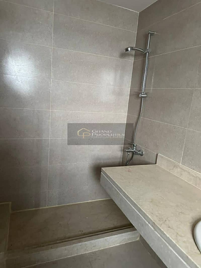 10 f0e64a5c-ef87-43ff-9bc9-ecd0979539af. jpg