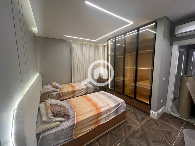 4 c6ba57e5-3dd3-45d1-862f-b59a12e97c06. jpeg