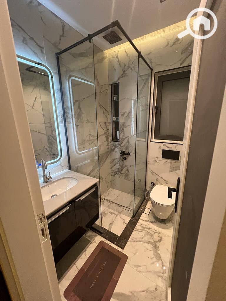 5 c5573c9c-baa4-40f6-b6c1-dcc7d5996391. jpeg