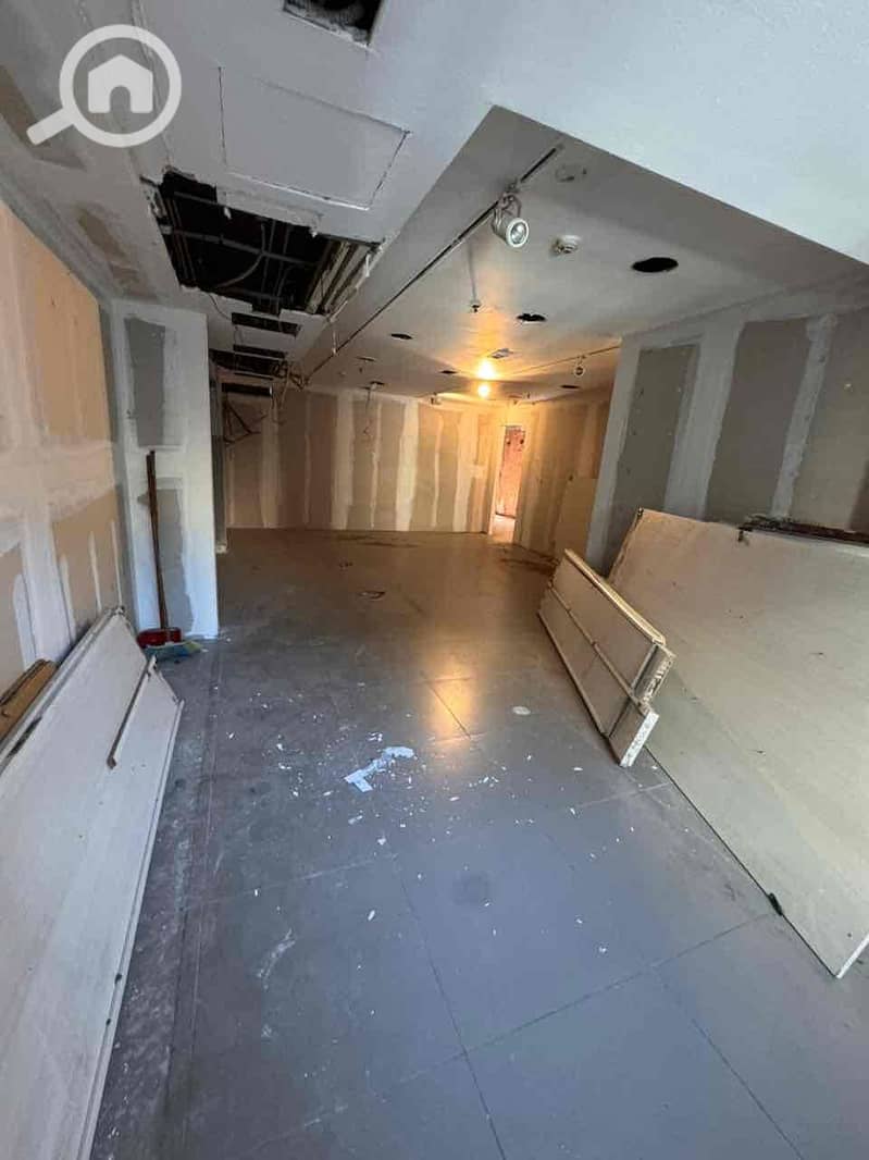 32 b93a0ce5-de35-4c5d-959b-0ab0162fa6b3. jpg