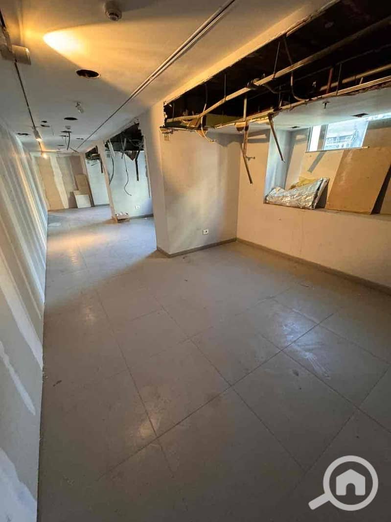 44 aaca72b4-7159-46c5-bf4f-2497bc8b8078. jpg